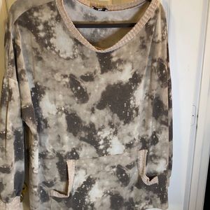 Tie dyed sweatshirt - not hot